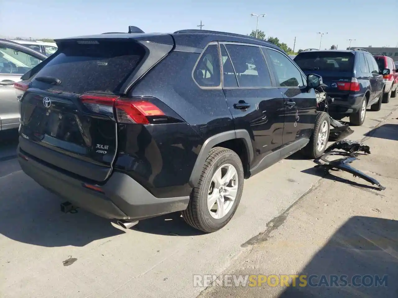 4 Photograph of a damaged car JTMP1RFV0KD038746 TOYOTA RAV4 2019