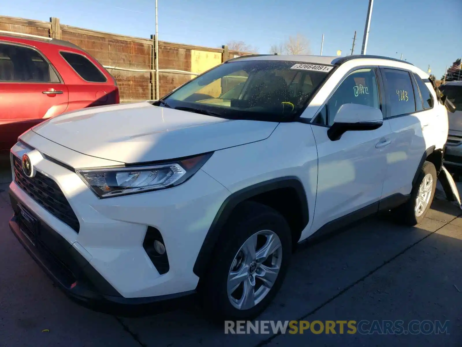 2 Photograph of a damaged car JTMP1RFV0KD038973 TOYOTA RAV4 2019