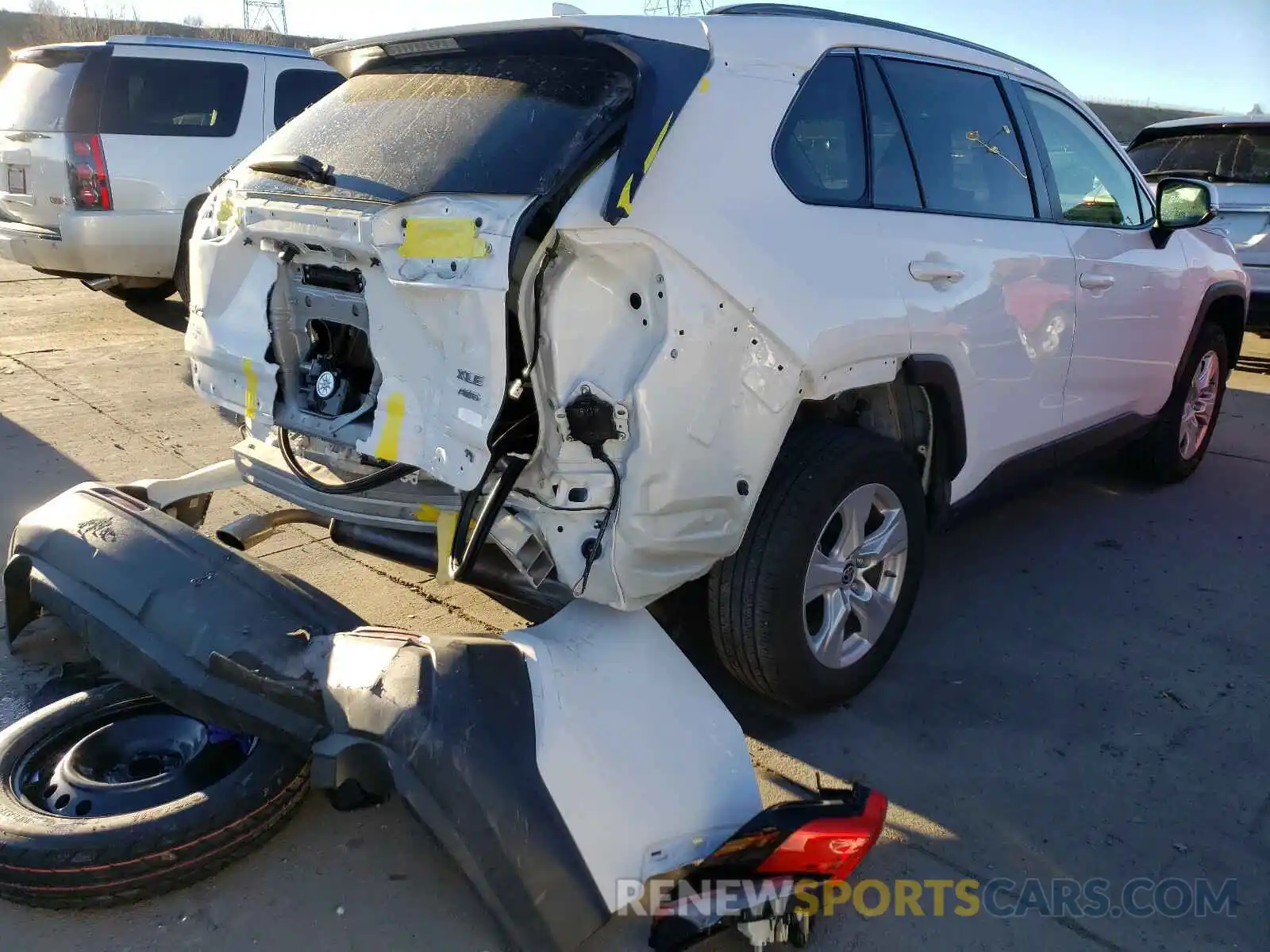 4 Photograph of a damaged car JTMP1RFV0KD038973 TOYOTA RAV4 2019