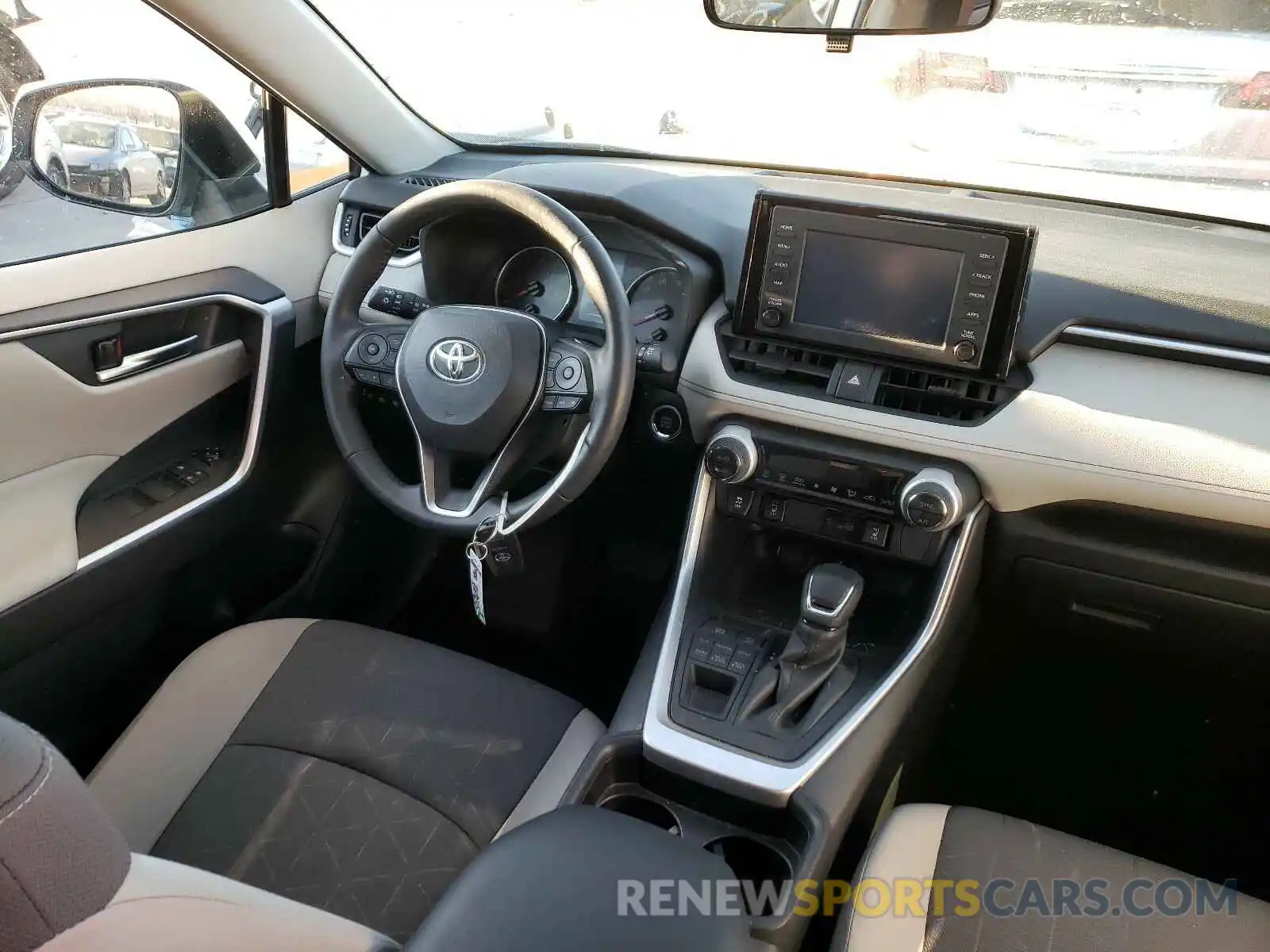 9 Photograph of a damaged car JTMP1RFV0KD038973 TOYOTA RAV4 2019