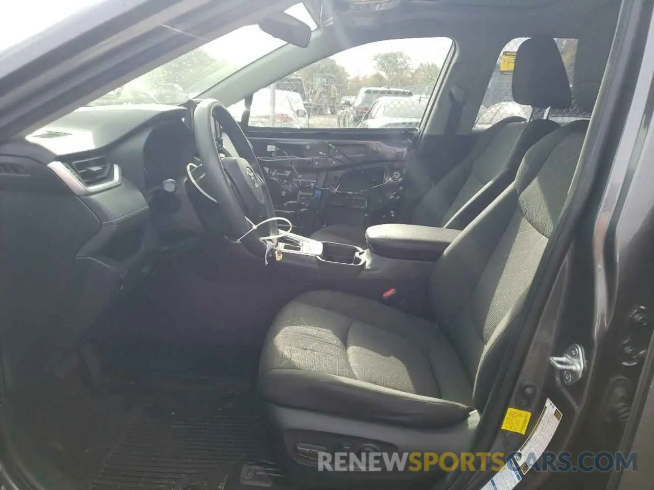 7 Photograph of a damaged car JTMP1RFV0KD039525 TOYOTA RAV4 2019