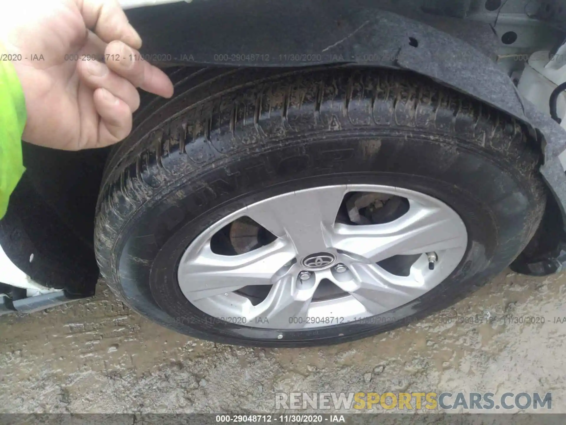 14 Photograph of a damaged car JTMP1RFV0KD043252 TOYOTA RAV4 2019