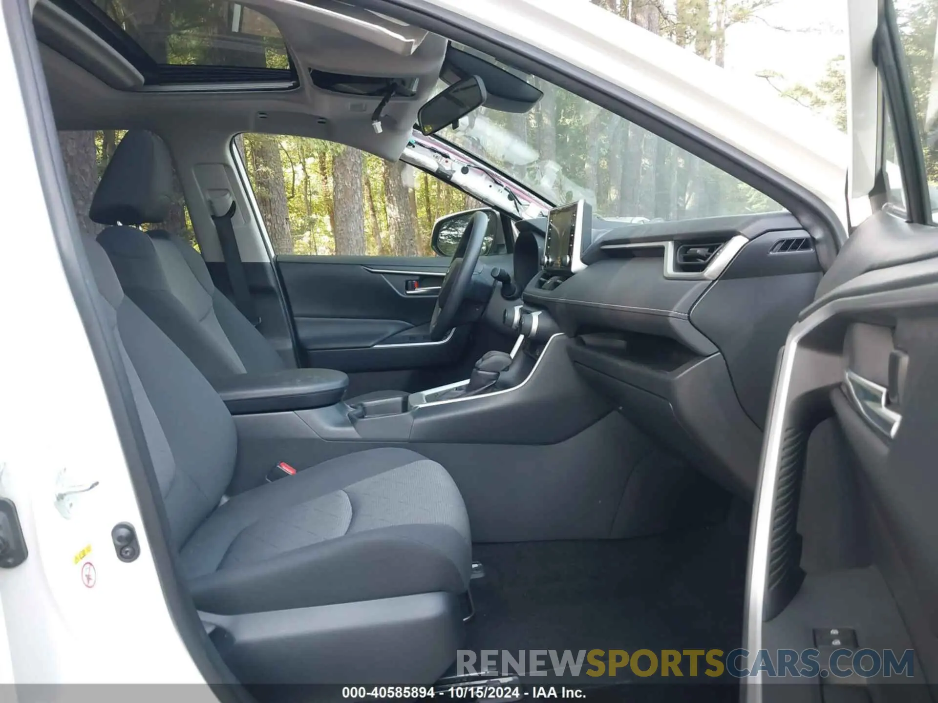 5 Photograph of a damaged car JTMP1RFV0KD504966 TOYOTA RAV4 2019