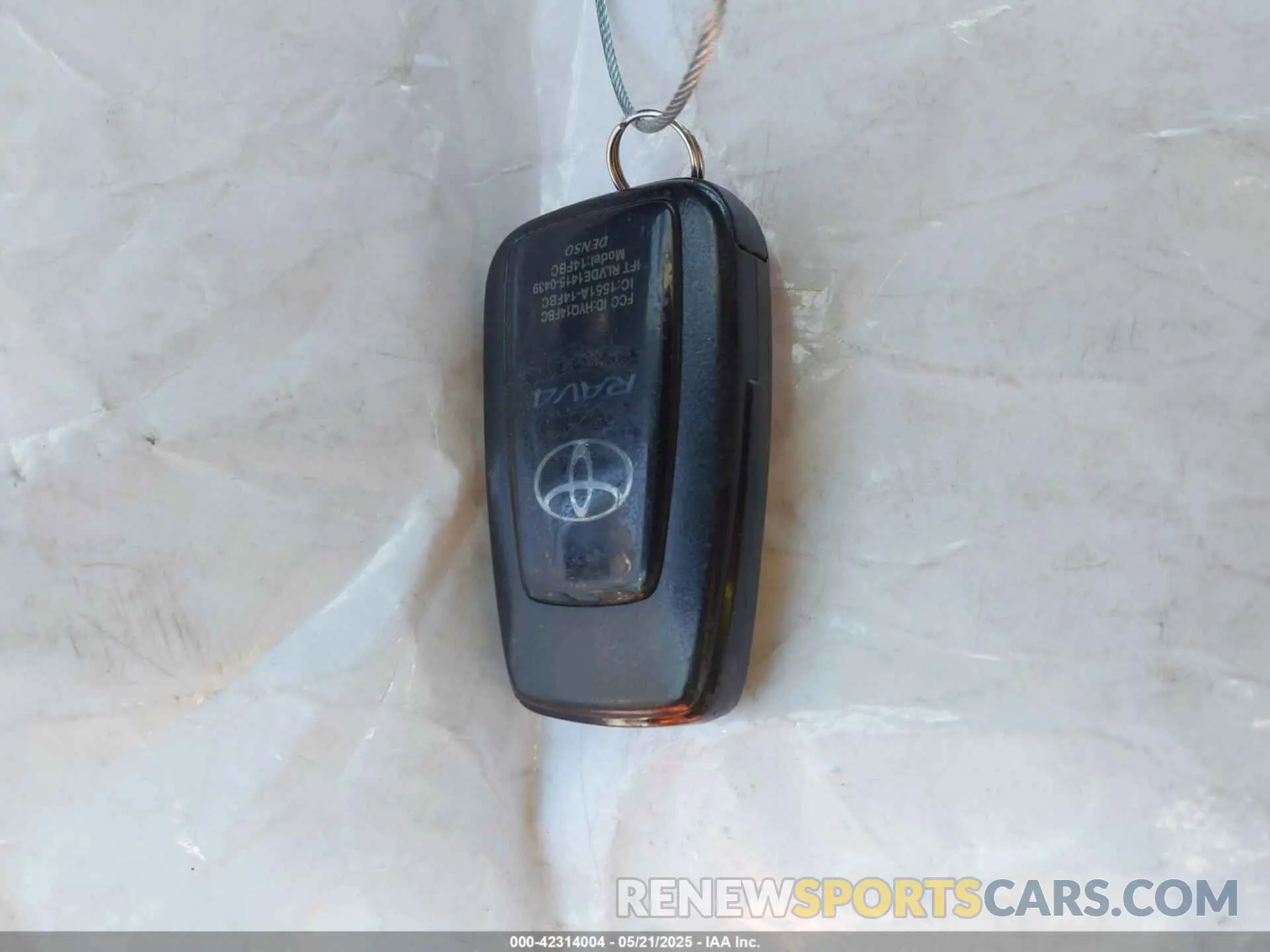 11 Photograph of a damaged car JTMP1RFV0KD510962 TOYOTA RAV4 2019