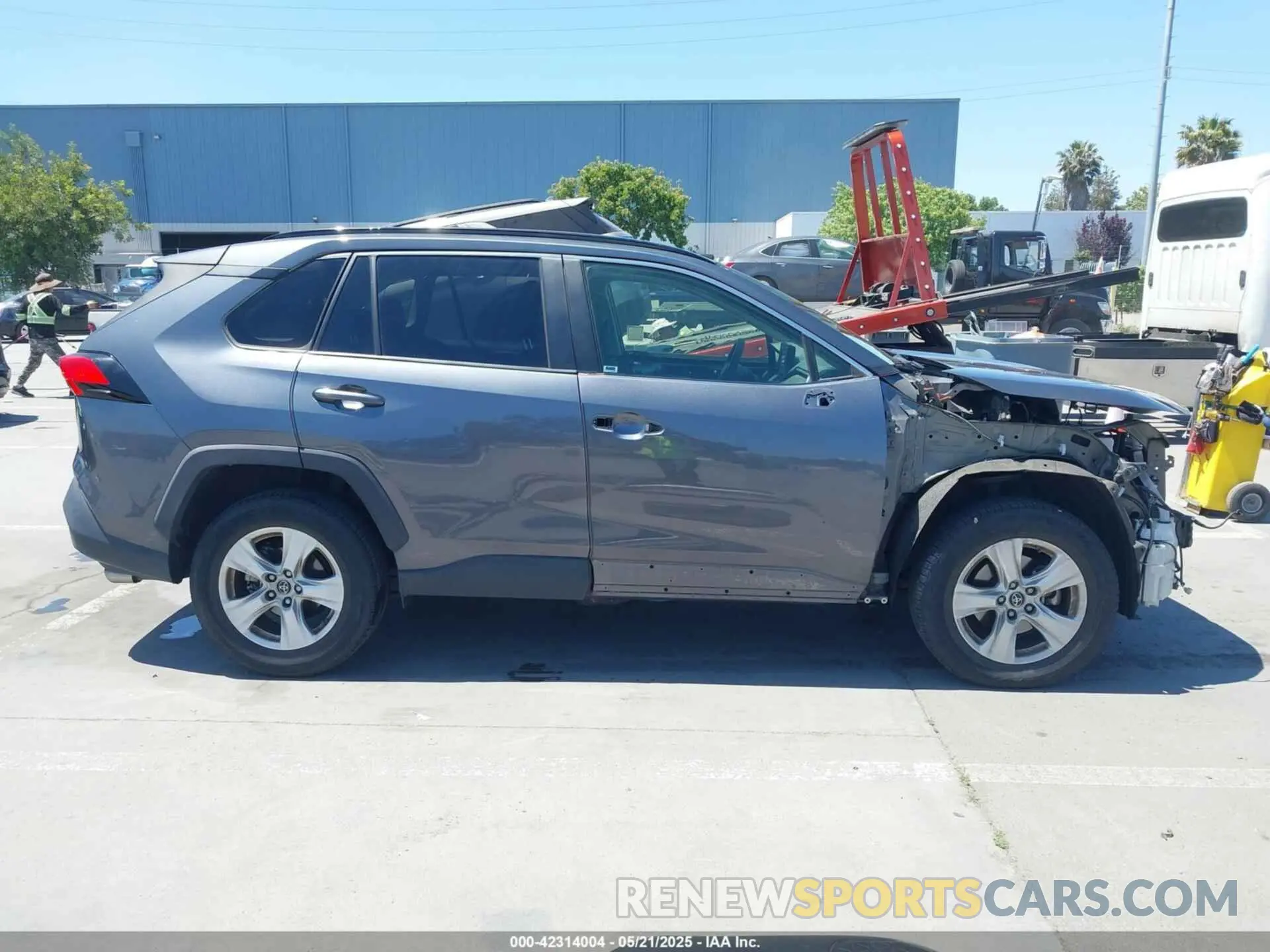 14 Photograph of a damaged car JTMP1RFV0KD510962 TOYOTA RAV4 2019