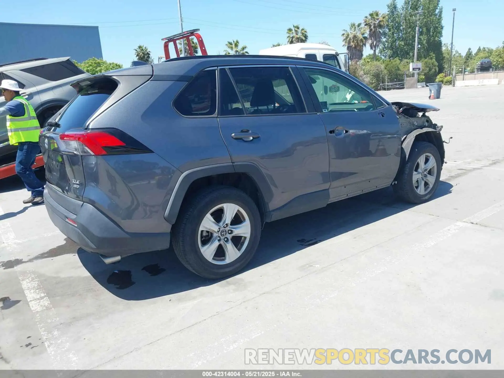 4 Photograph of a damaged car JTMP1RFV0KD510962 TOYOTA RAV4 2019