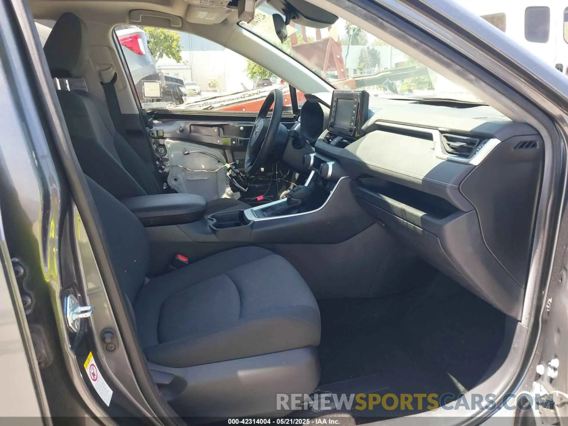 5 Photograph of a damaged car JTMP1RFV0KD510962 TOYOTA RAV4 2019