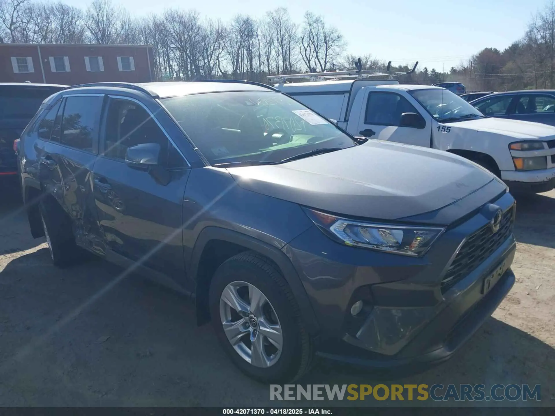 1 Photograph of a damaged car JTMP1RFV0KD524246 TOYOTA RAV4 2019