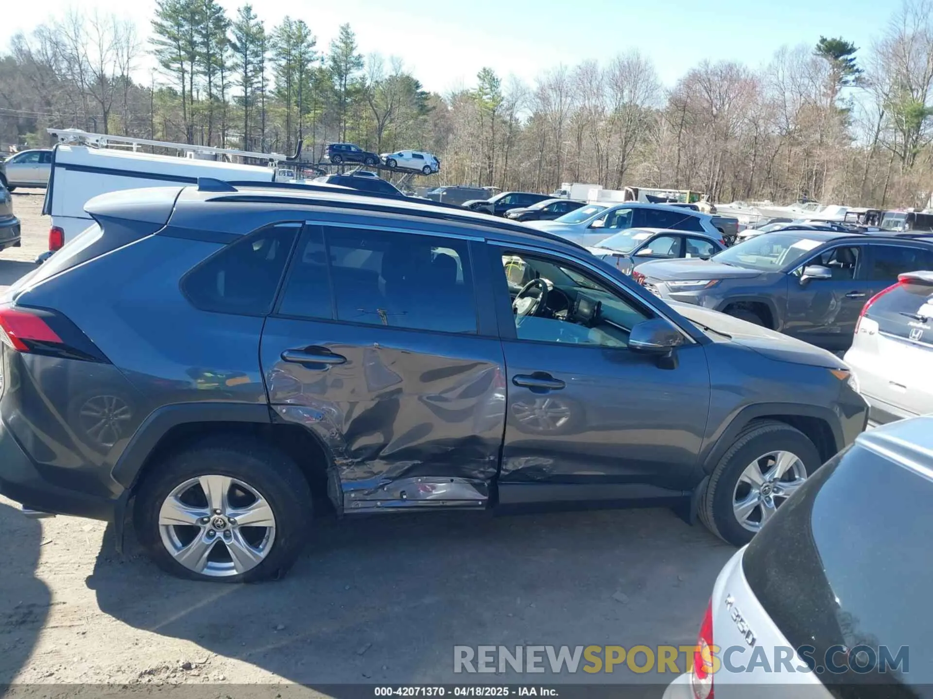 13 Photograph of a damaged car JTMP1RFV0KD524246 TOYOTA RAV4 2019