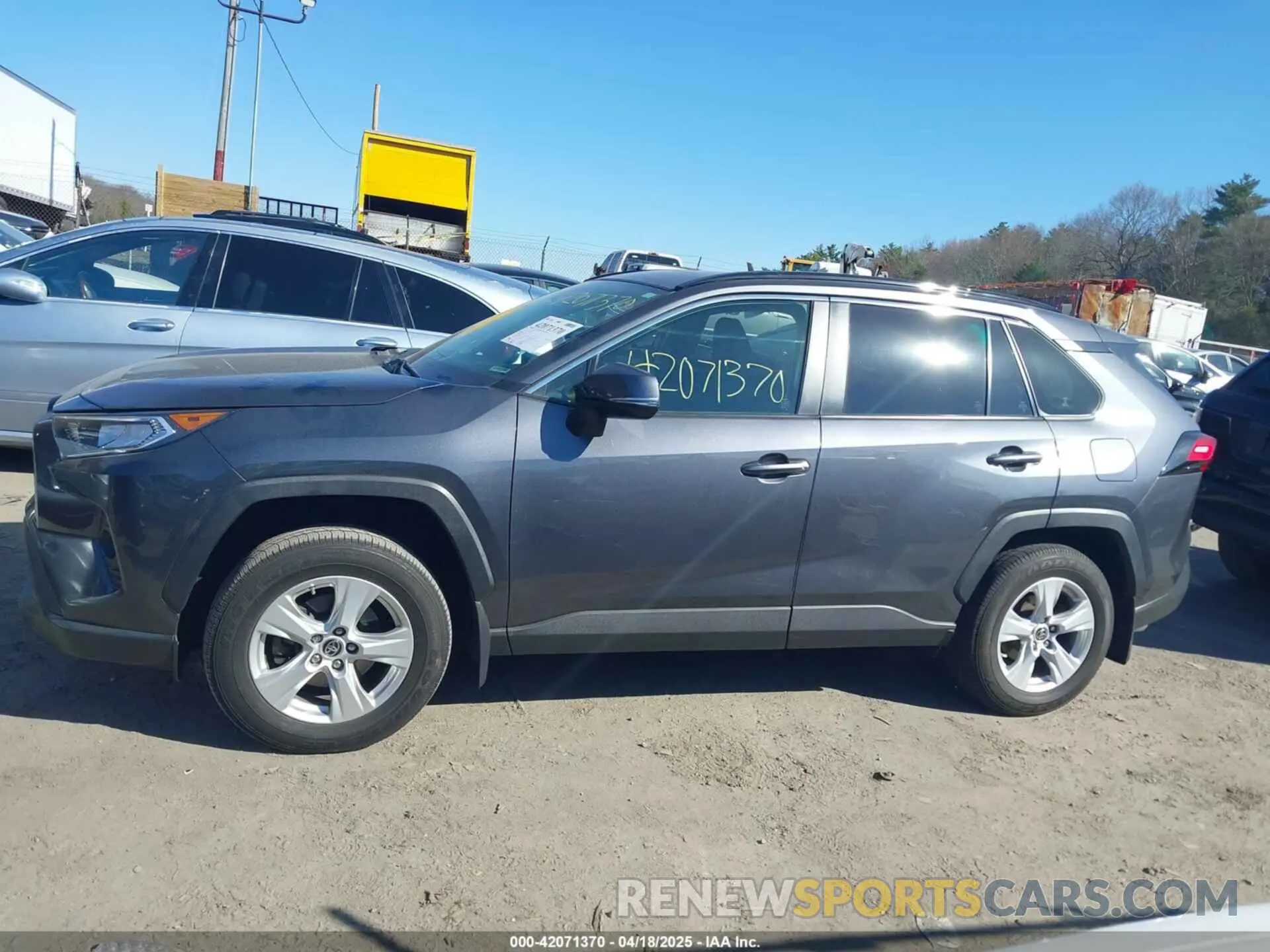 14 Photograph of a damaged car JTMP1RFV0KD524246 TOYOTA RAV4 2019