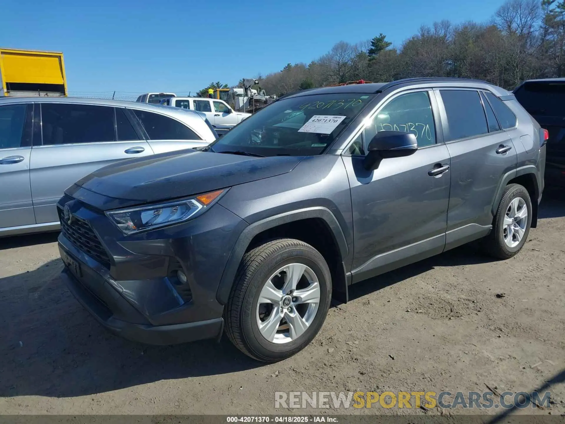 2 Photograph of a damaged car JTMP1RFV0KD524246 TOYOTA RAV4 2019