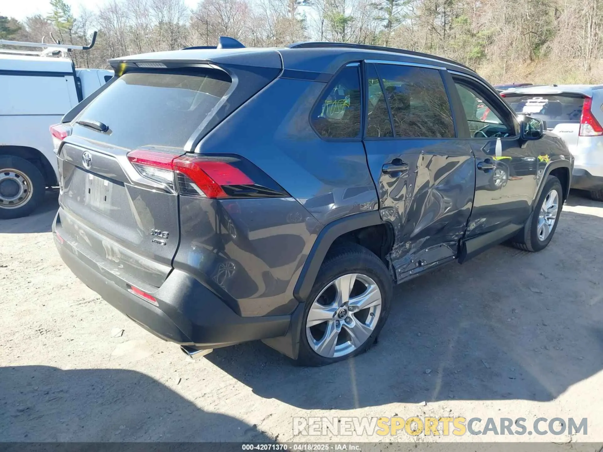 4 Photograph of a damaged car JTMP1RFV0KD524246 TOYOTA RAV4 2019