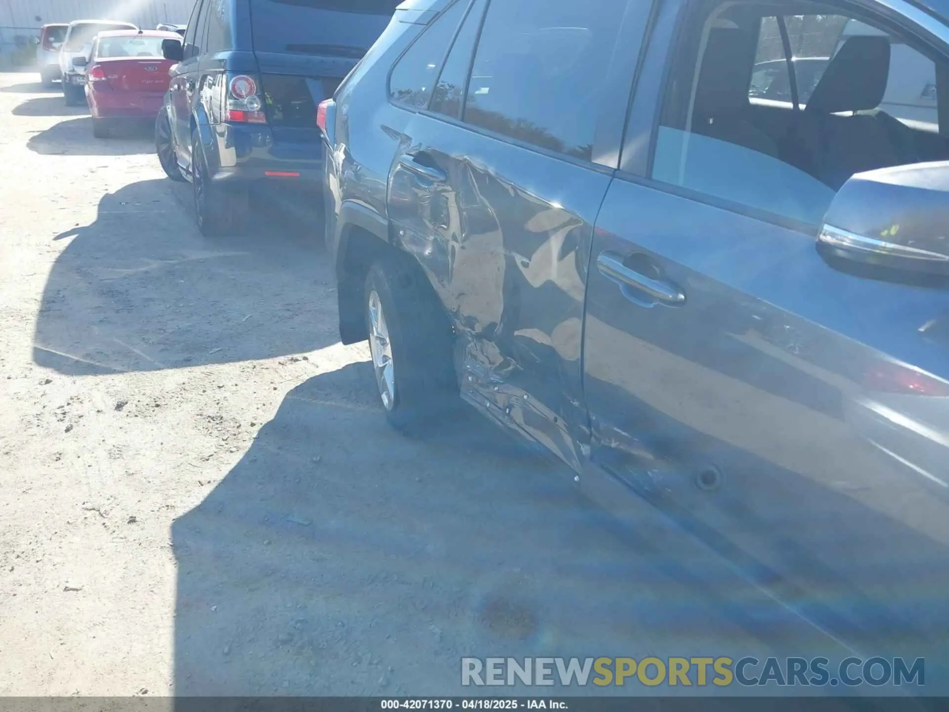 6 Photograph of a damaged car JTMP1RFV0KD524246 TOYOTA RAV4 2019