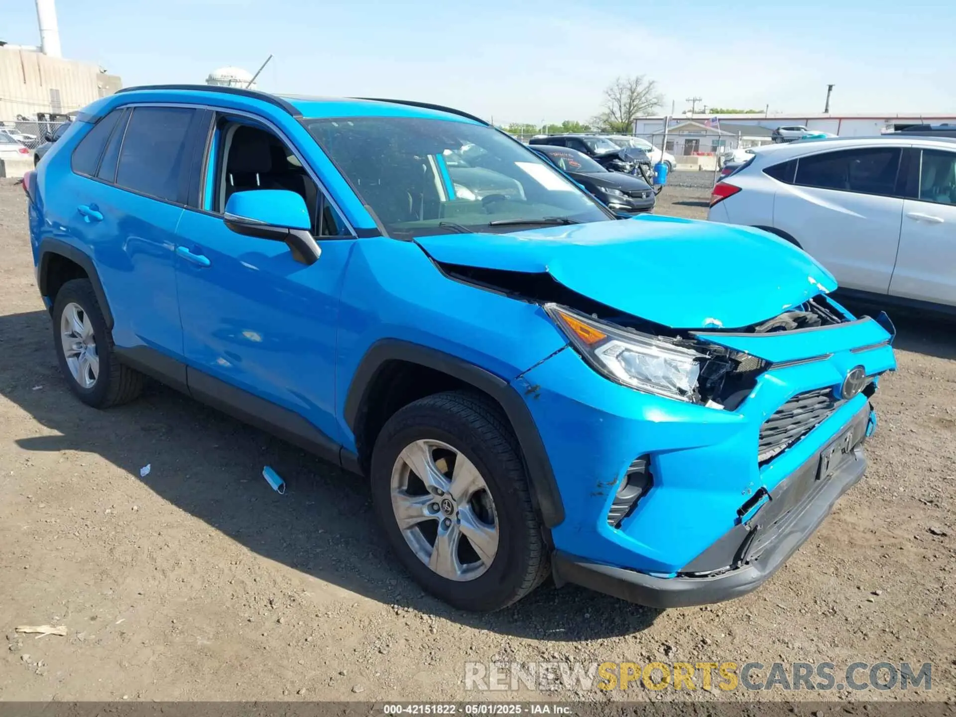 1 Photograph of a damaged car JTMP1RFV0KJ004470 TOYOTA RAV4 2019