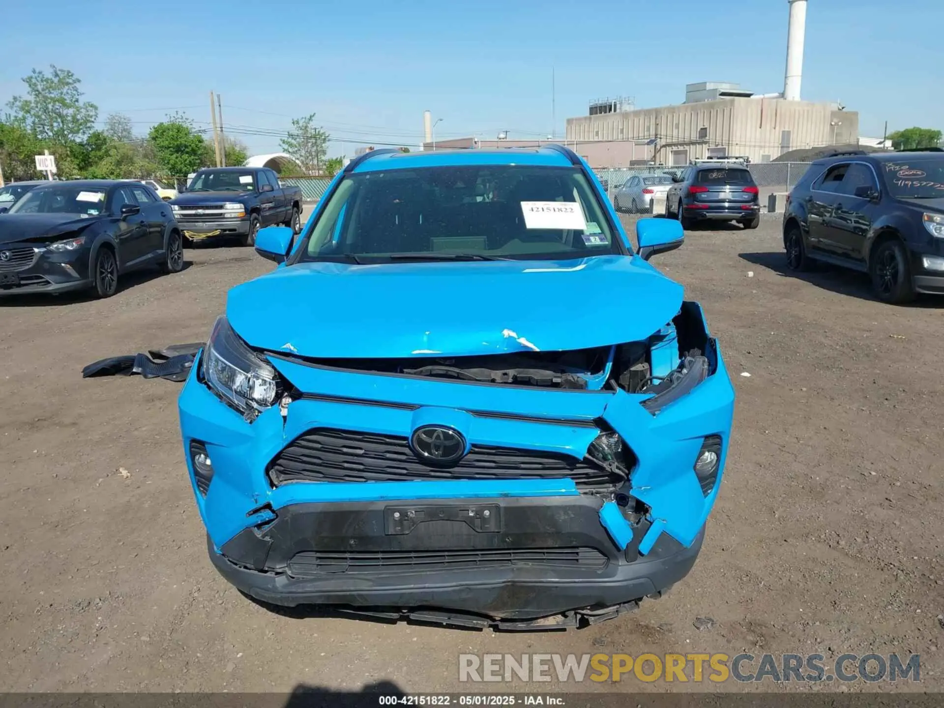 12 Photograph of a damaged car JTMP1RFV0KJ004470 TOYOTA RAV4 2019