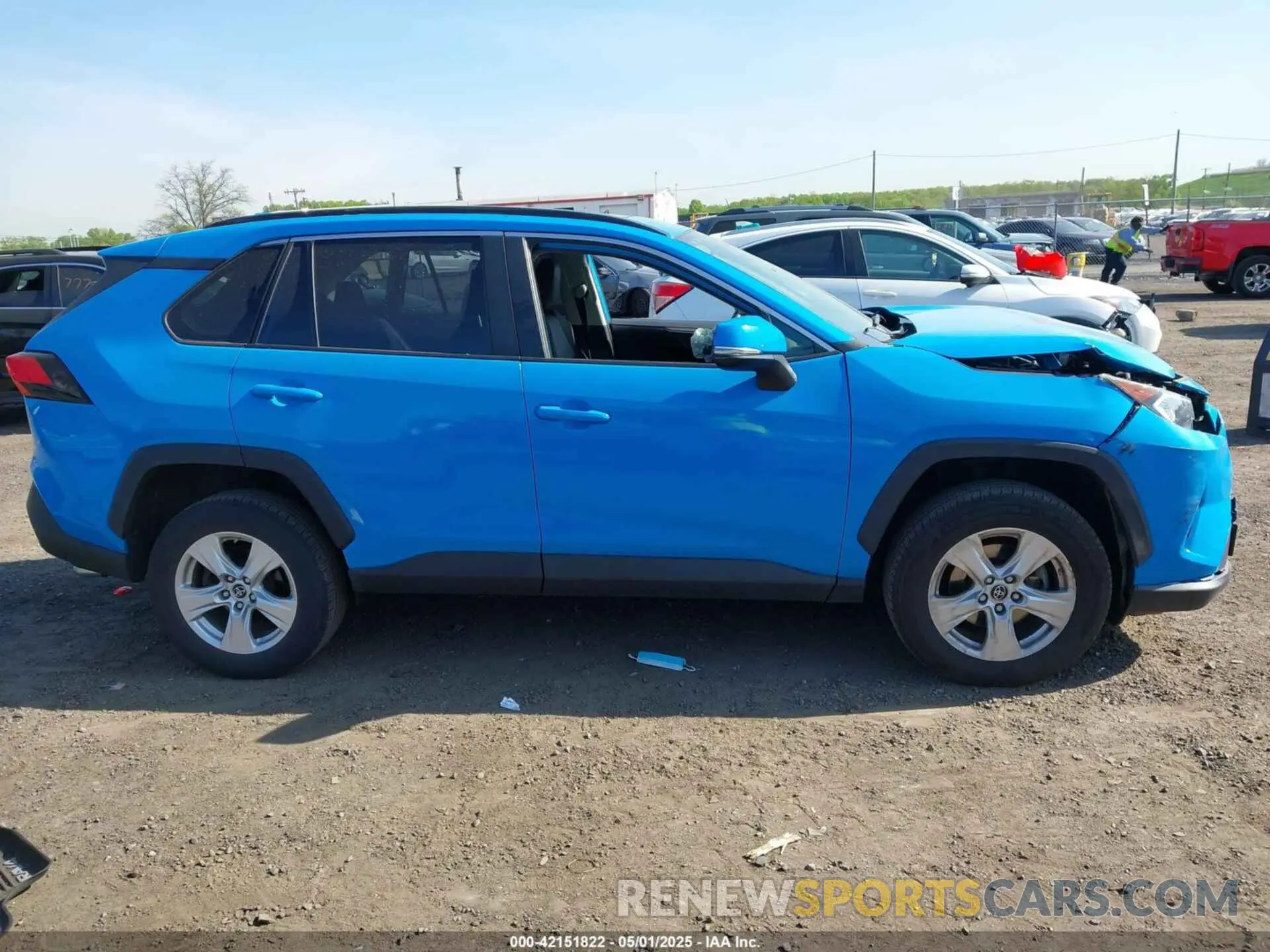 13 Photograph of a damaged car JTMP1RFV0KJ004470 TOYOTA RAV4 2019