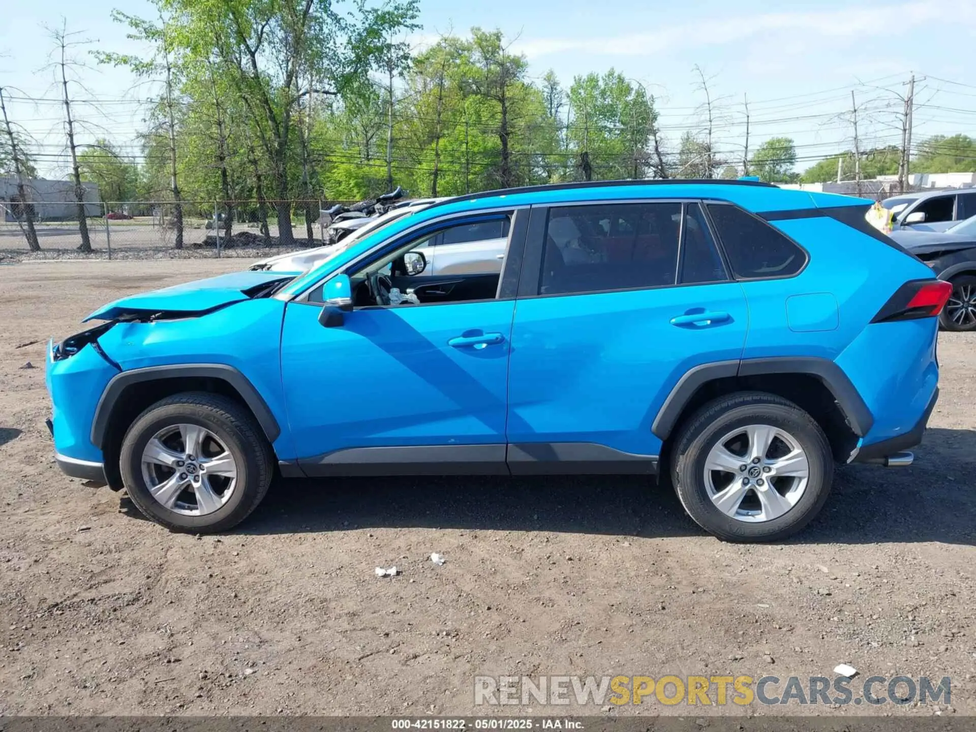 14 Photograph of a damaged car JTMP1RFV0KJ004470 TOYOTA RAV4 2019