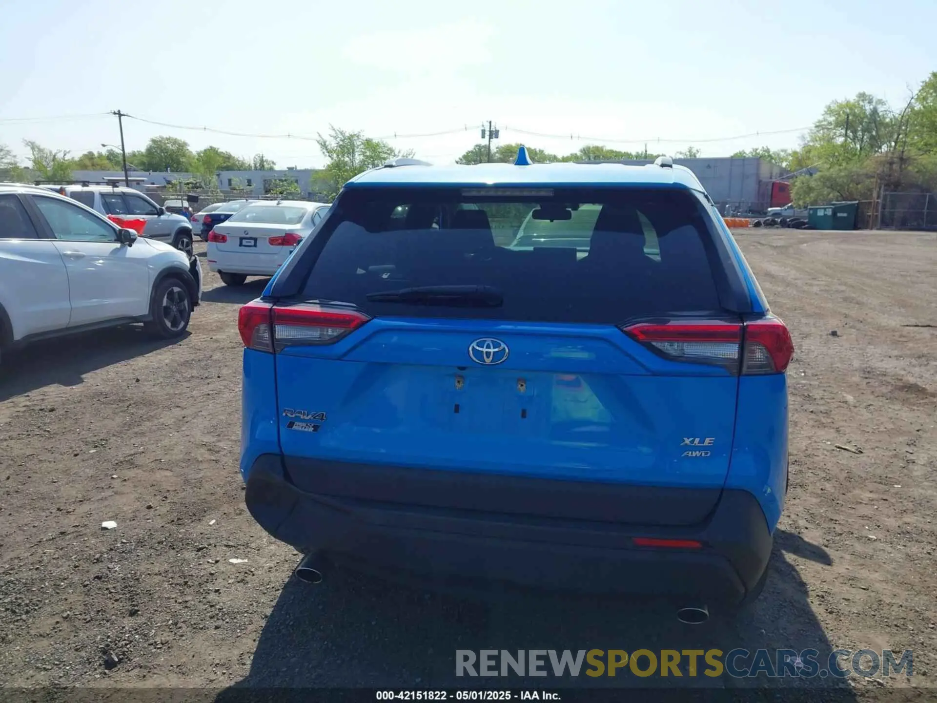 16 Photograph of a damaged car JTMP1RFV0KJ004470 TOYOTA RAV4 2019