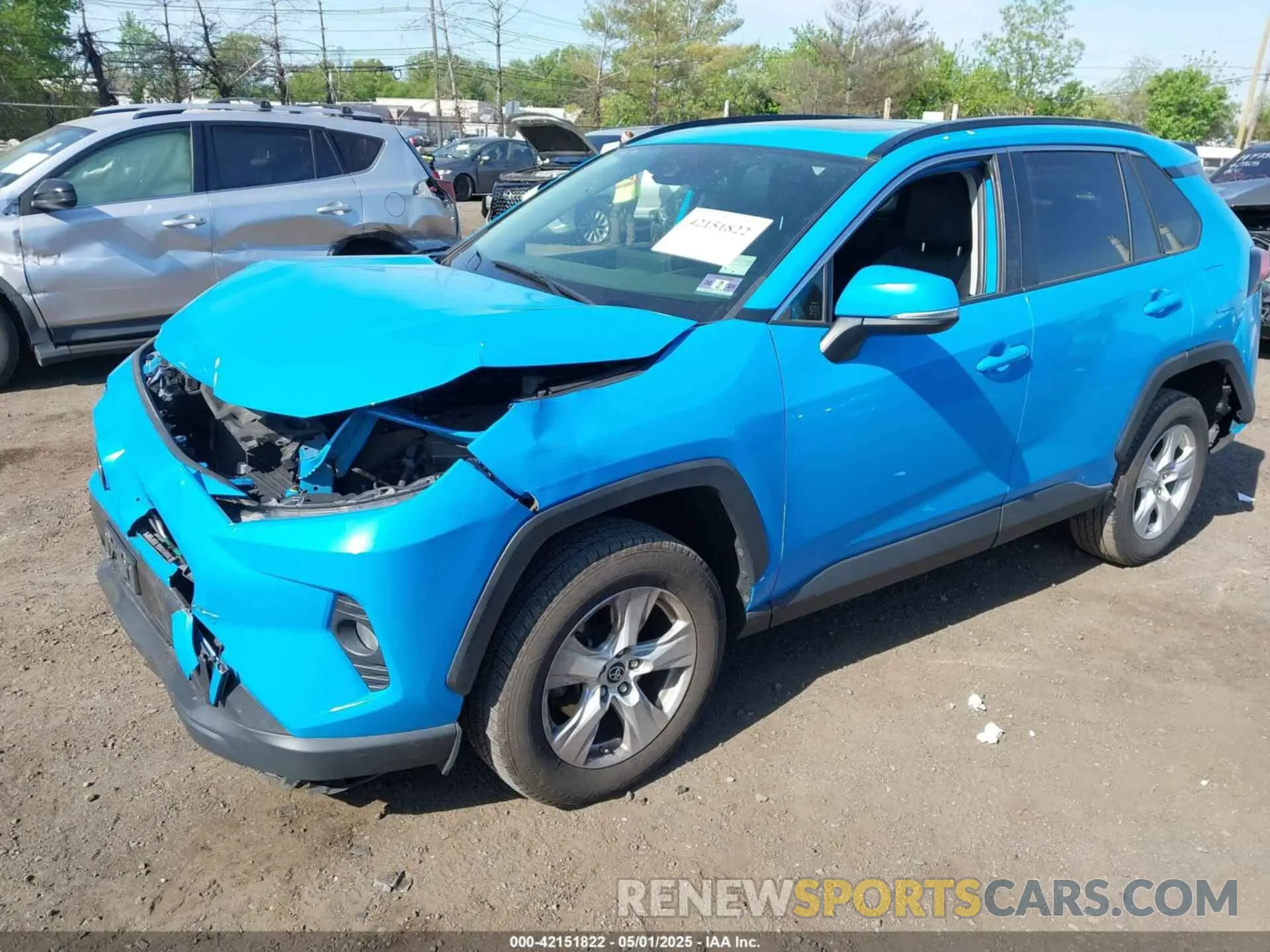 2 Photograph of a damaged car JTMP1RFV0KJ004470 TOYOTA RAV4 2019