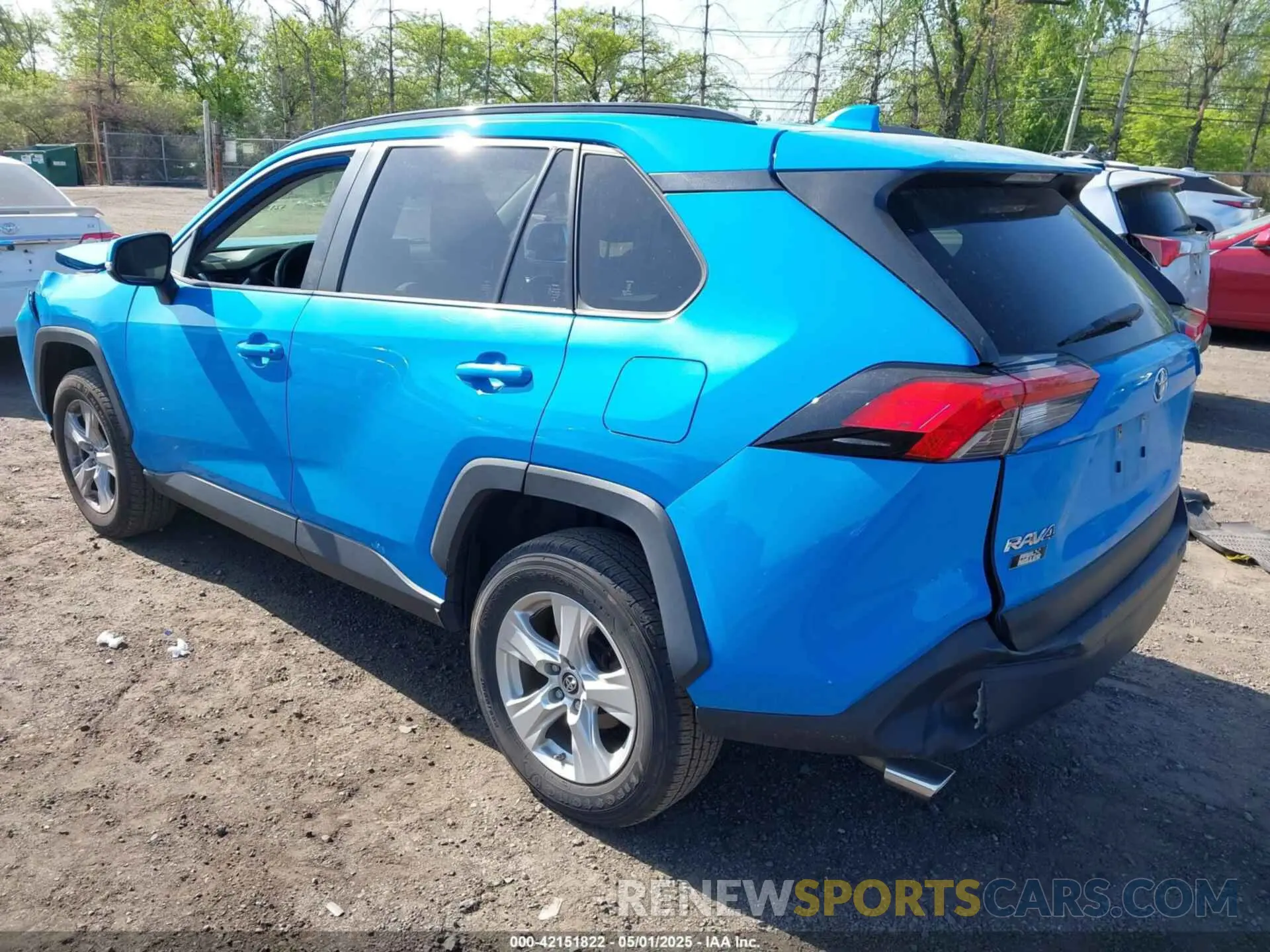 3 Photograph of a damaged car JTMP1RFV0KJ004470 TOYOTA RAV4 2019
