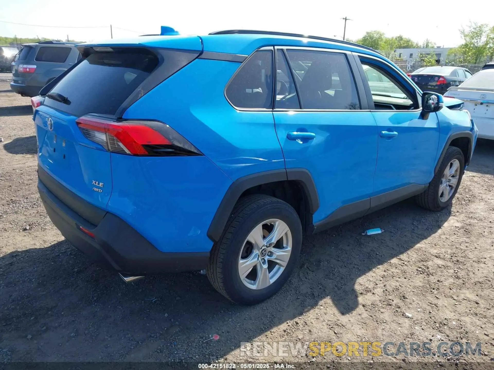 4 Photograph of a damaged car JTMP1RFV0KJ004470 TOYOTA RAV4 2019