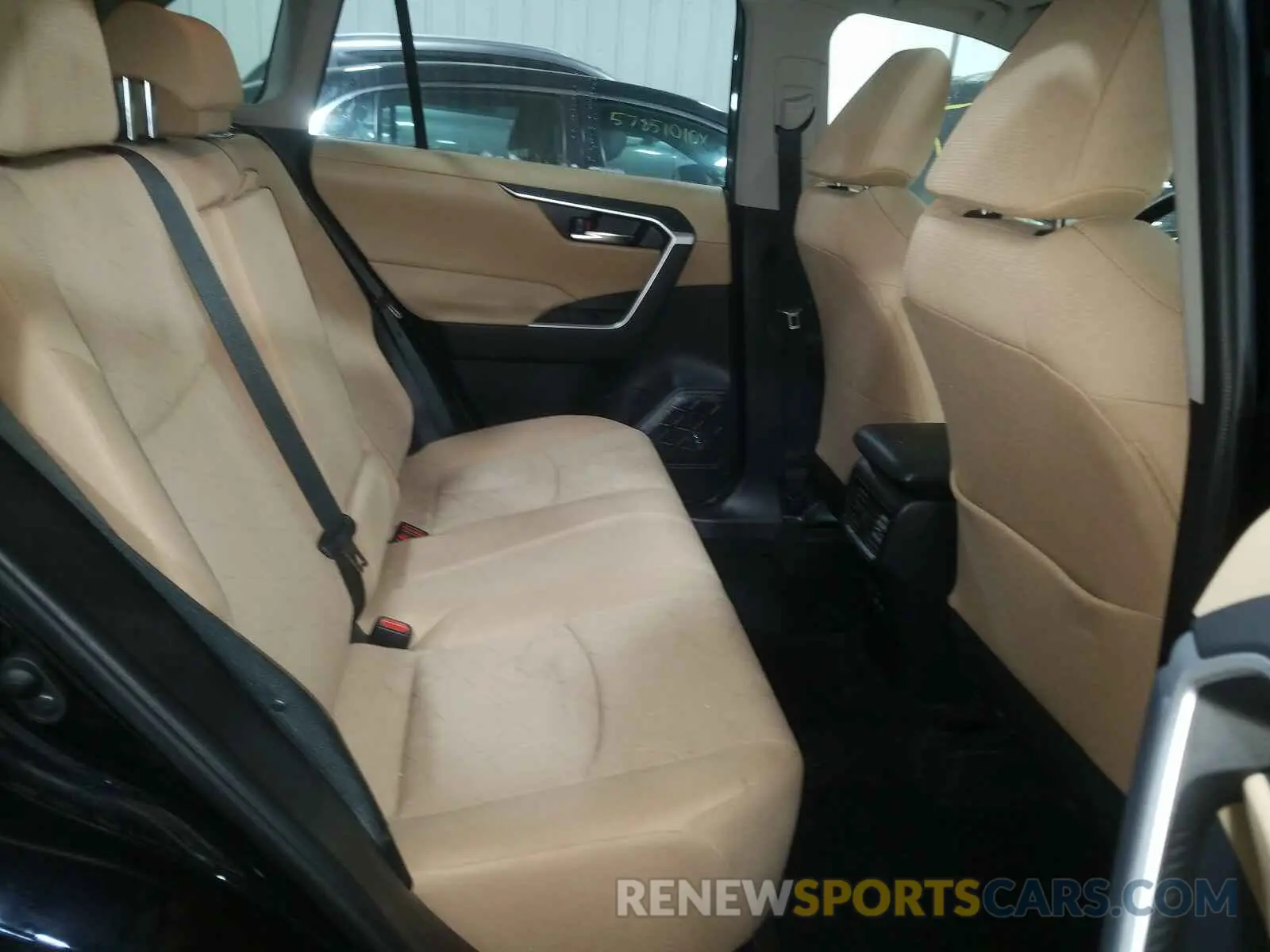 6 Photograph of a damaged car JTMP1RFV0KJ010091 TOYOTA RAV4 2019