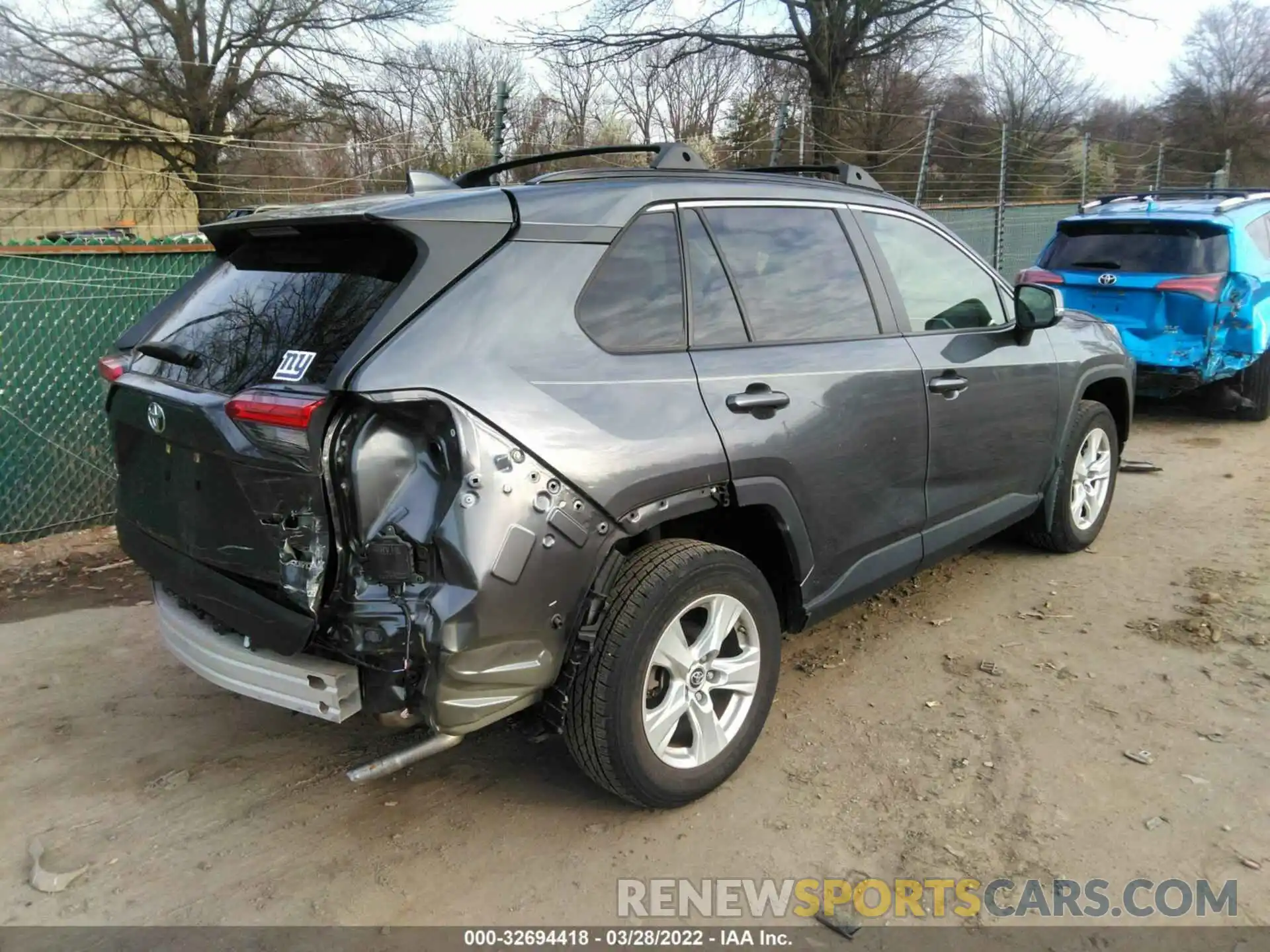 4 Photograph of a damaged car JTMP1RFV1KD009031 TOYOTA RAV4 2019