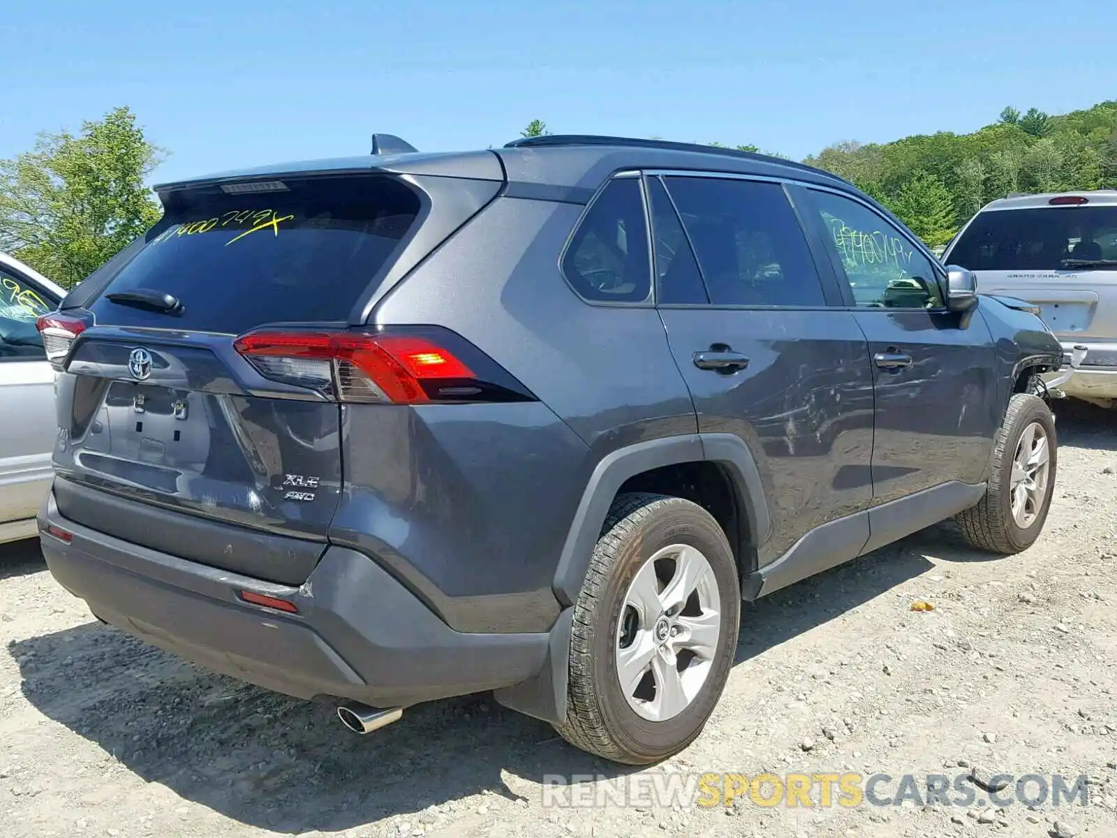 4 Photograph of a damaged car JTMP1RFV1KD015668 TOYOTA RAV4 2019