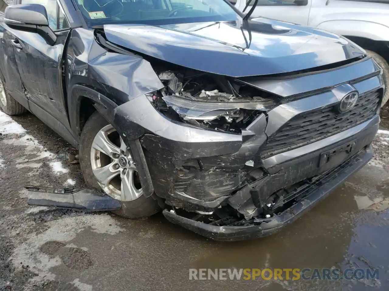 9 Photograph of a damaged car JTMP1RFV1KD015797 TOYOTA RAV4 2019