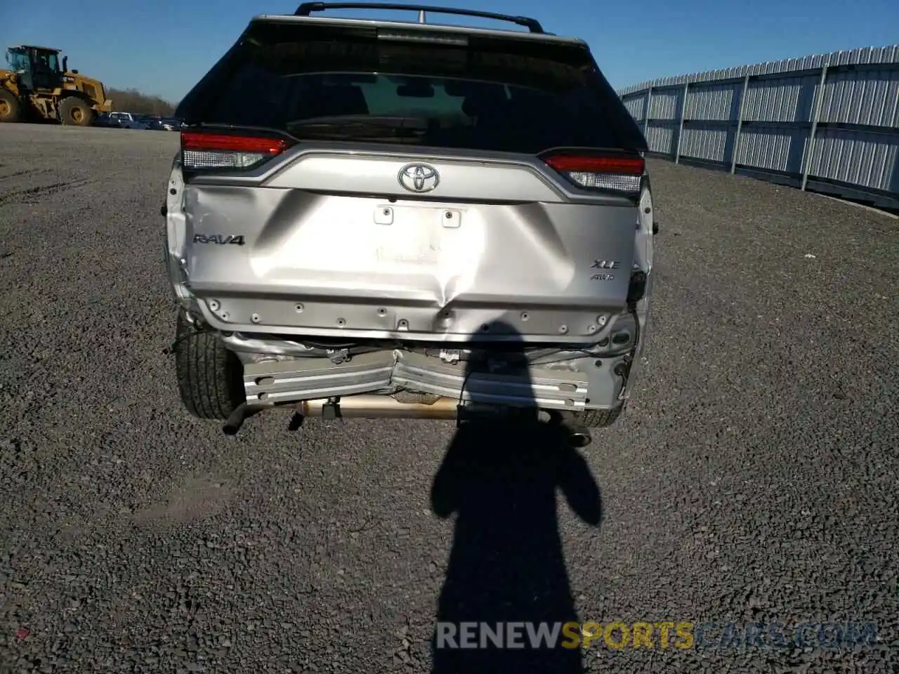 9 Photograph of a damaged car JTMP1RFV1KD024211 TOYOTA RAV4 2019