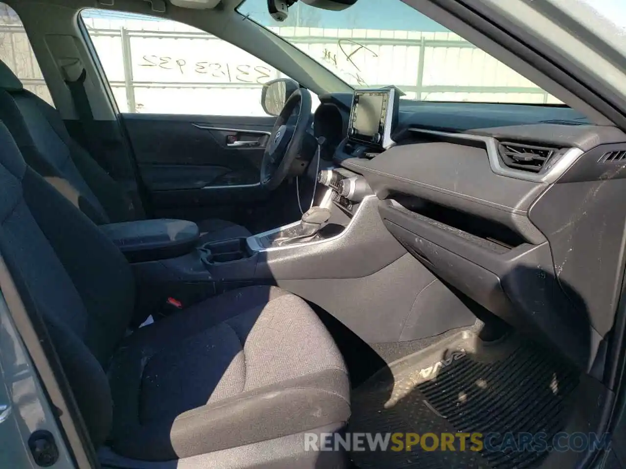 5 Photograph of a damaged car JTMP1RFV1KD027481 TOYOTA RAV4 2019