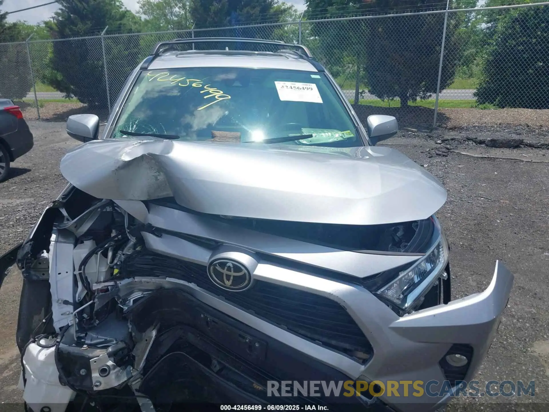 11 Photograph of a damaged car JTMP1RFV1KD030509 TOYOTA RAV4 2019