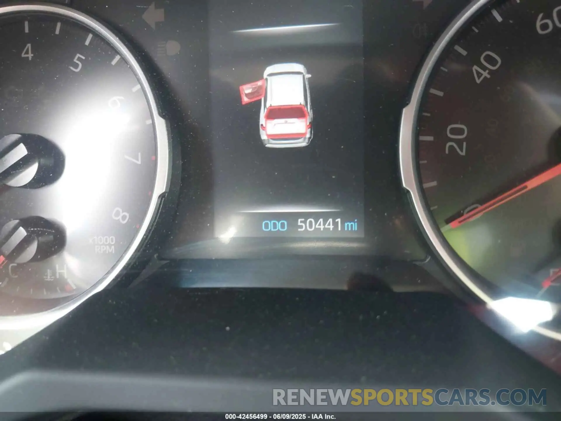 14 Photograph of a damaged car JTMP1RFV1KD030509 TOYOTA RAV4 2019