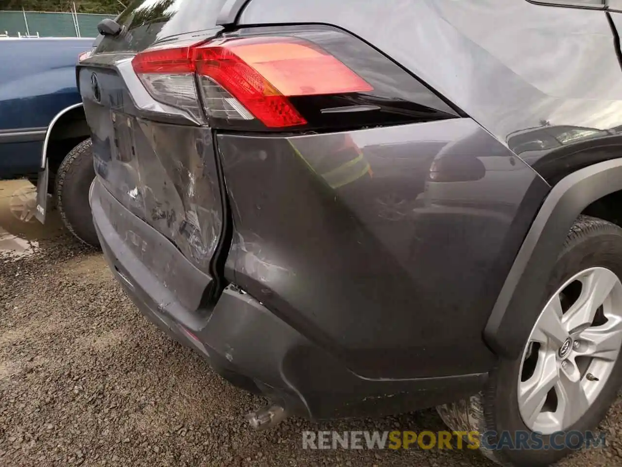 9 Photograph of a damaged car JTMP1RFV1KD030929 TOYOTA RAV4 2019