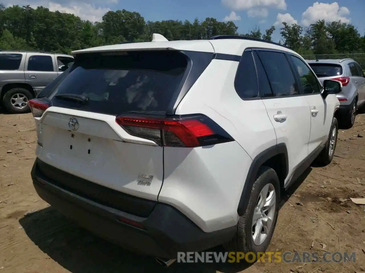 4 Photograph of a damaged car JTMP1RFV1KD032017 TOYOTA RAV4 2019