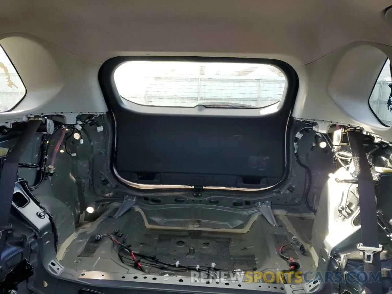 10 Photograph of a damaged car JTMP1RFV1KD034138 TOYOTA RAV4 2019