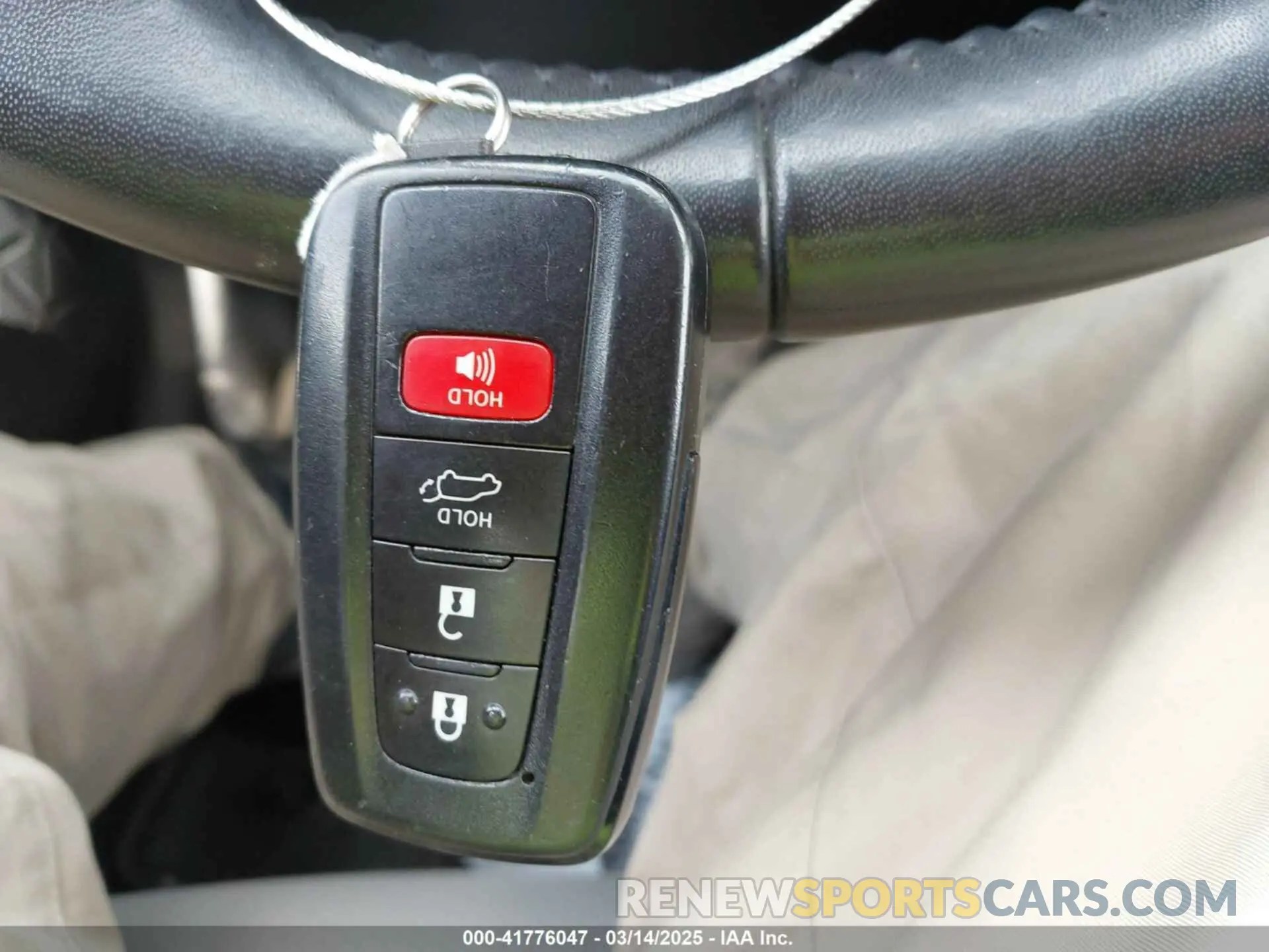 11 Photograph of a damaged car JTMP1RFV1KD501607 TOYOTA RAV4 2019