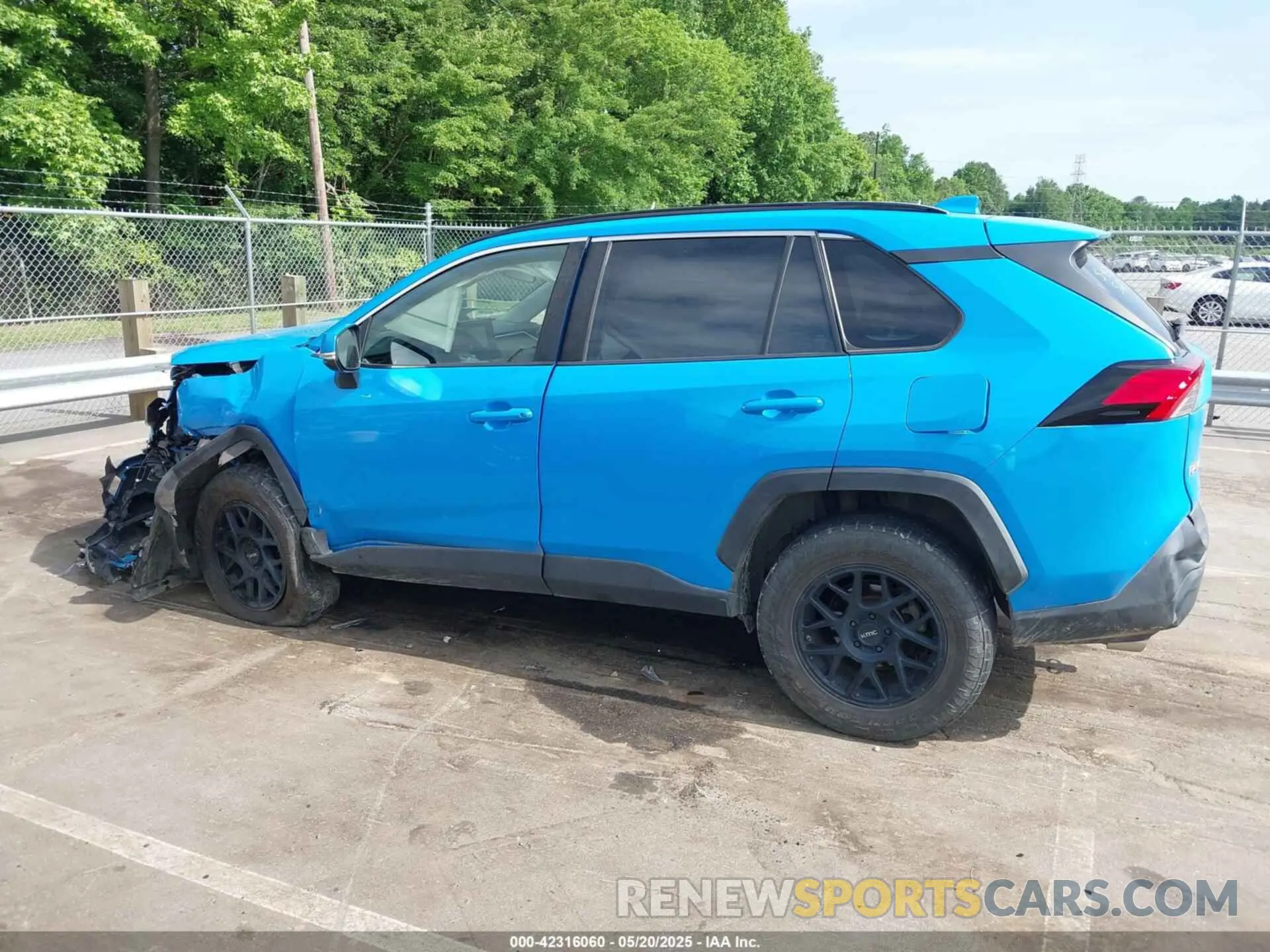13 Photograph of a damaged car JTMP1RFV1KD506760 TOYOTA RAV4 2019