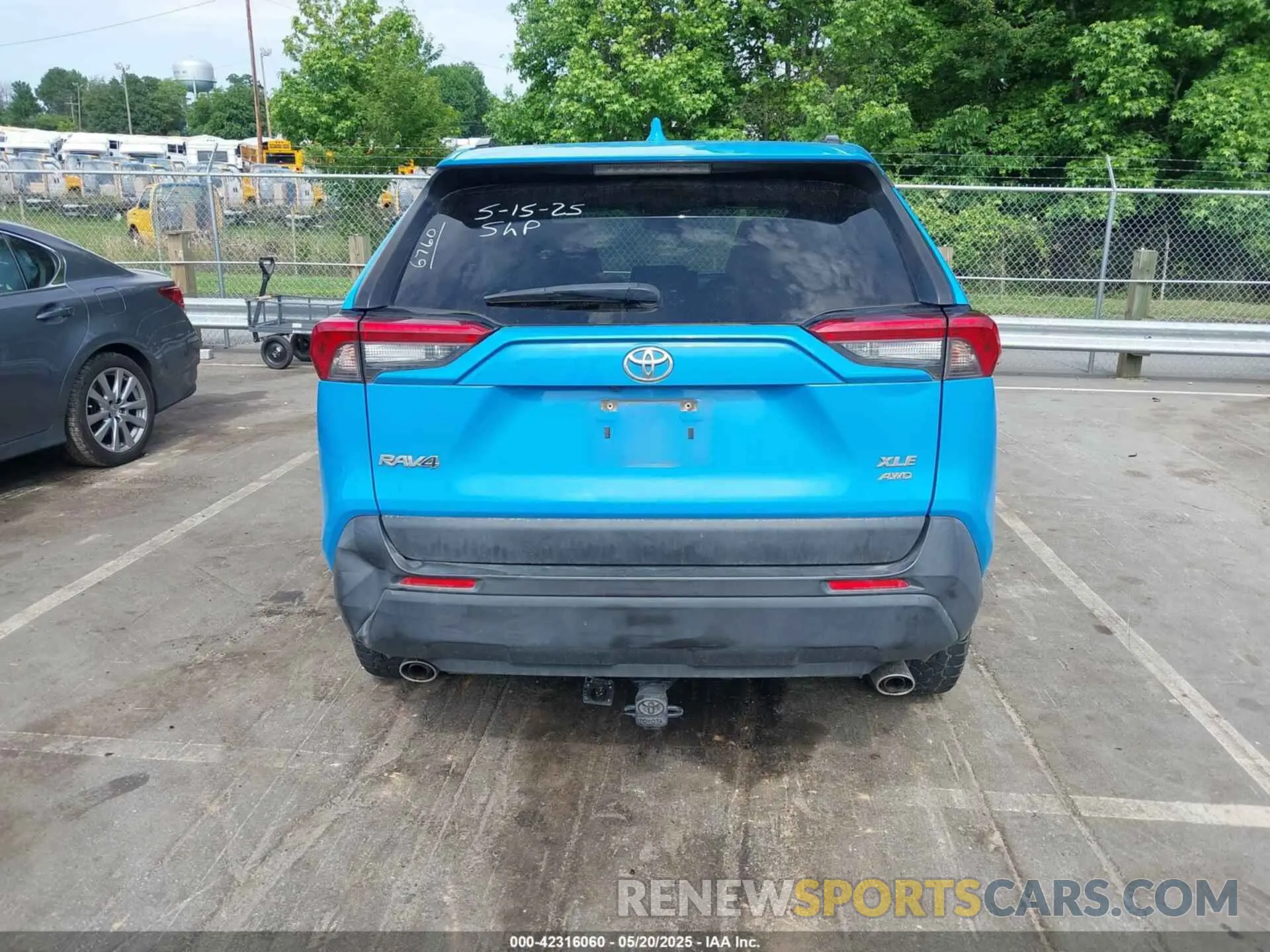 15 Photograph of a damaged car JTMP1RFV1KD506760 TOYOTA RAV4 2019