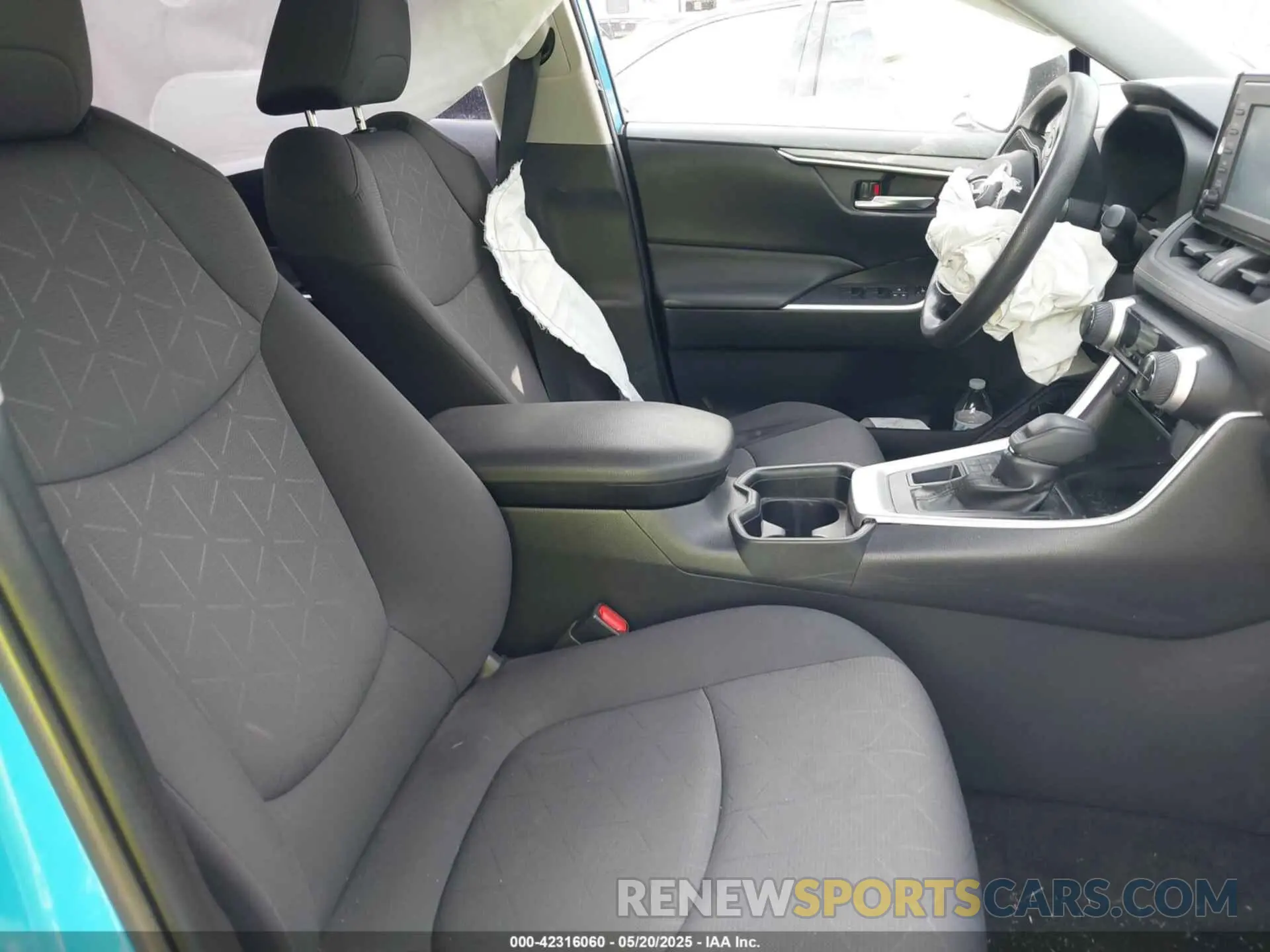 5 Photograph of a damaged car JTMP1RFV1KD506760 TOYOTA RAV4 2019