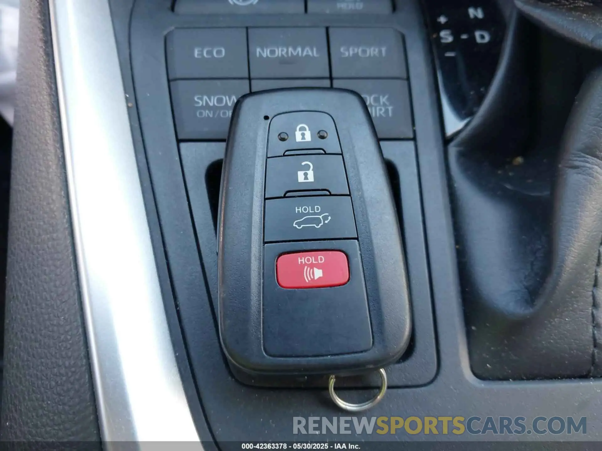 11 Photograph of a damaged car JTMP1RFV1KD521730 TOYOTA RAV4 2019
