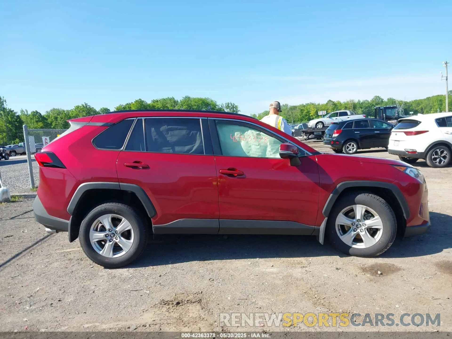13 Photograph of a damaged car JTMP1RFV1KD521730 TOYOTA RAV4 2019