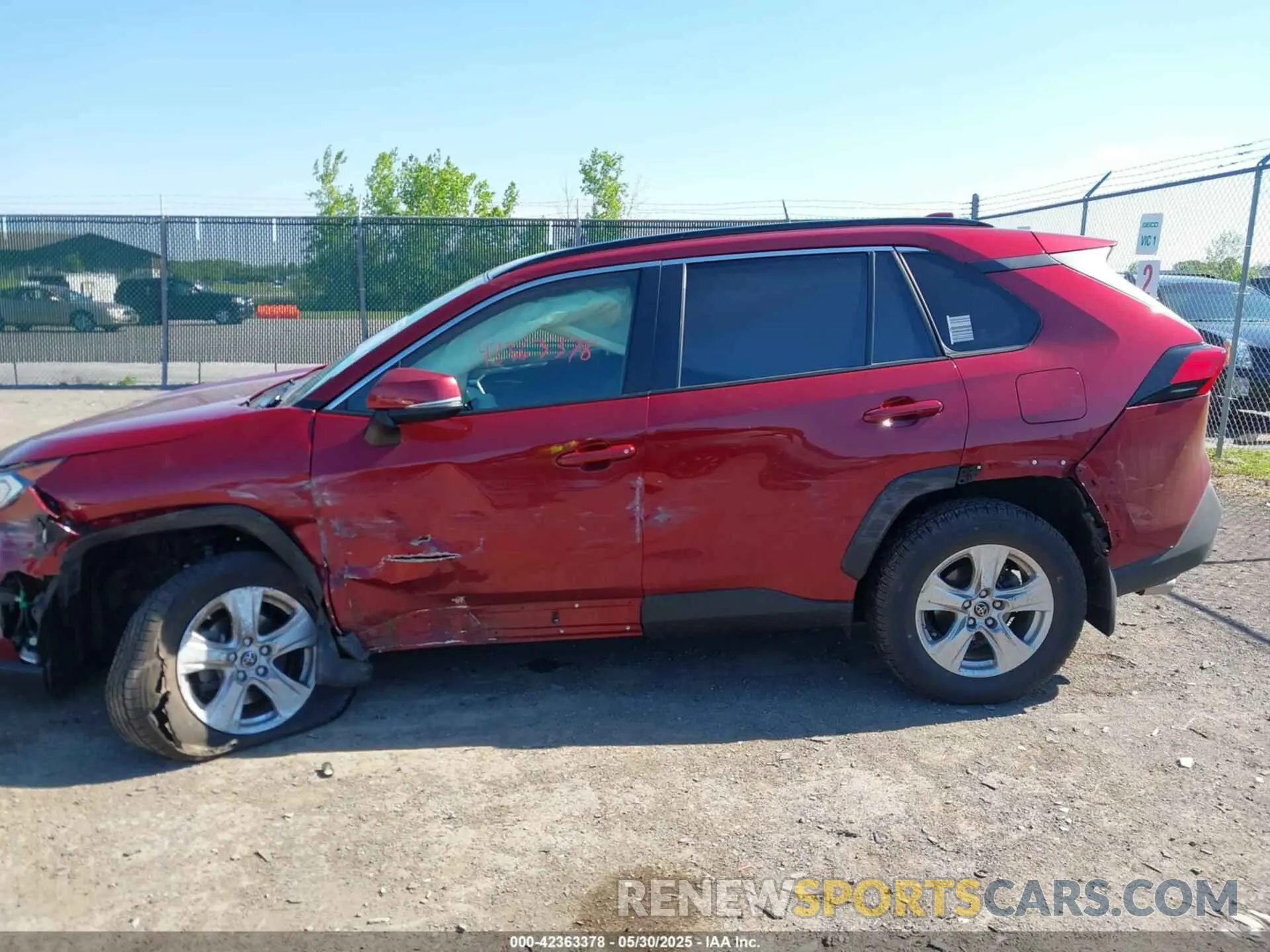 14 Photograph of a damaged car JTMP1RFV1KD521730 TOYOTA RAV4 2019