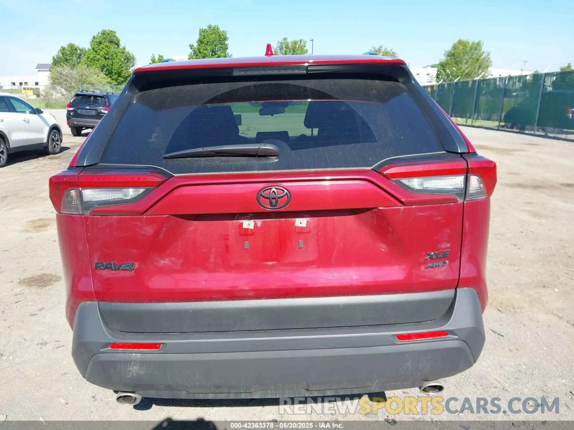 16 Photograph of a damaged car JTMP1RFV1KD521730 TOYOTA RAV4 2019
