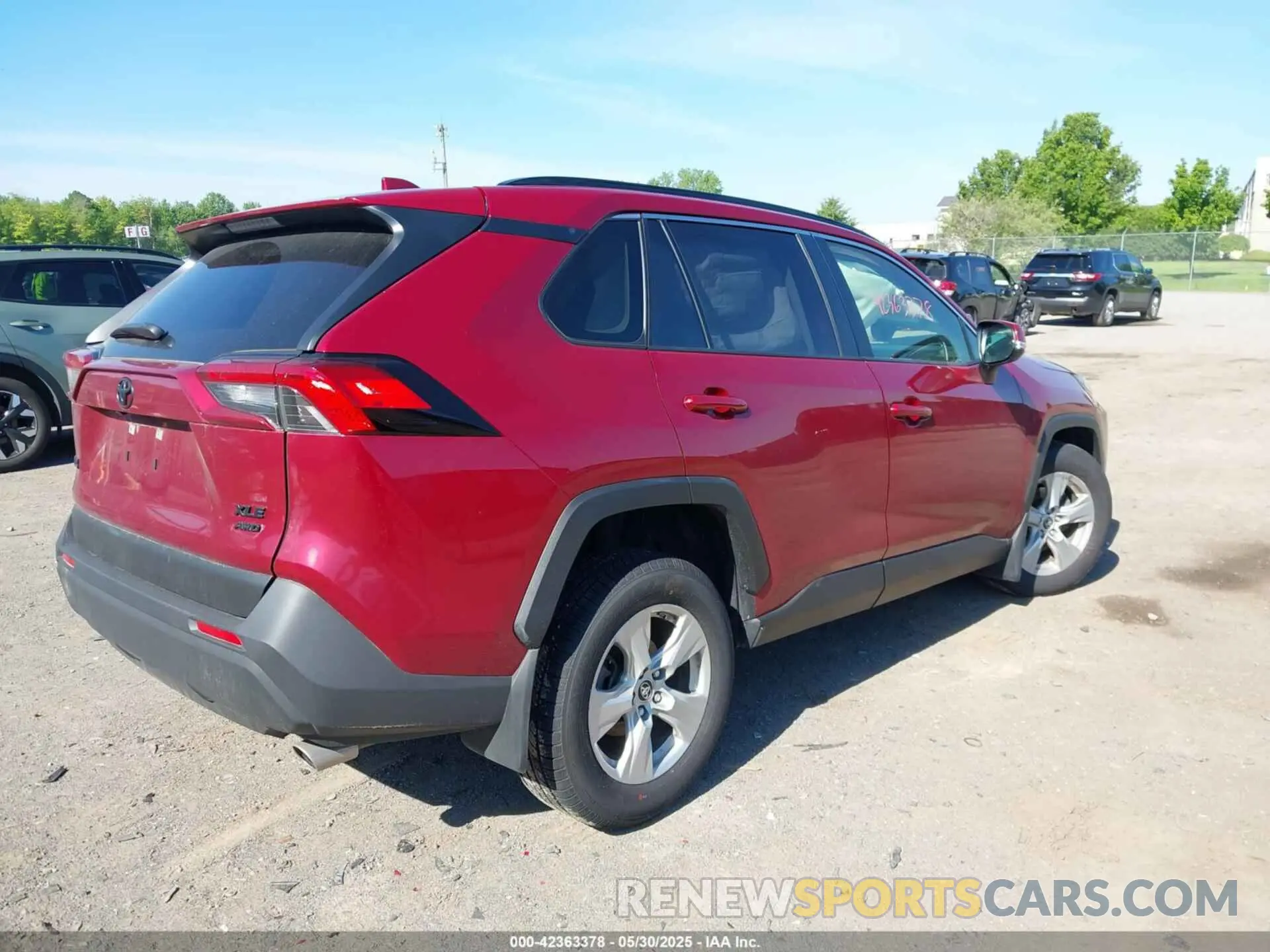 4 Photograph of a damaged car JTMP1RFV1KD521730 TOYOTA RAV4 2019