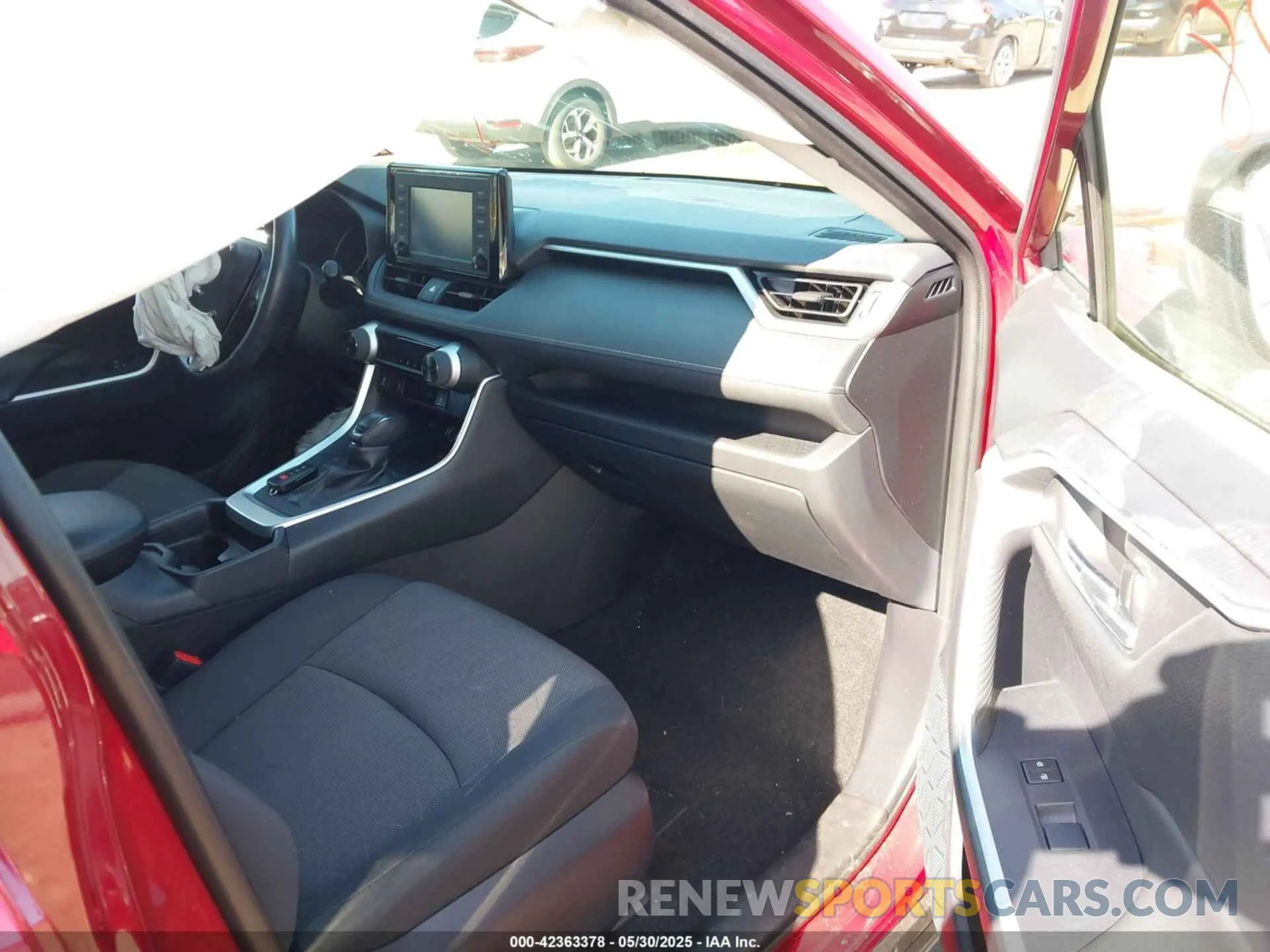 5 Photograph of a damaged car JTMP1RFV1KD521730 TOYOTA RAV4 2019
