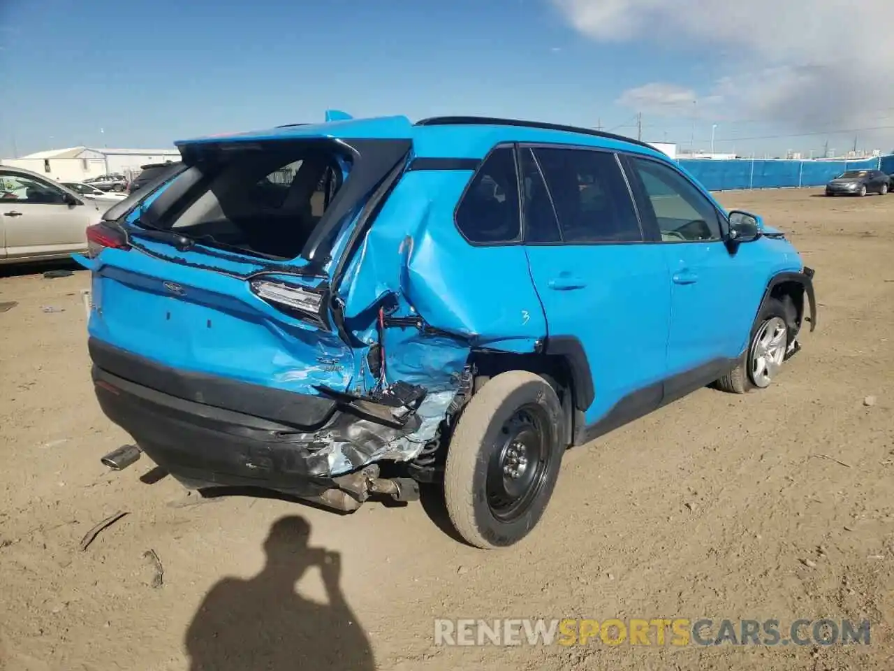 4 Photograph of a damaged car JTMP1RFV1KJ020547 TOYOTA RAV4 2019