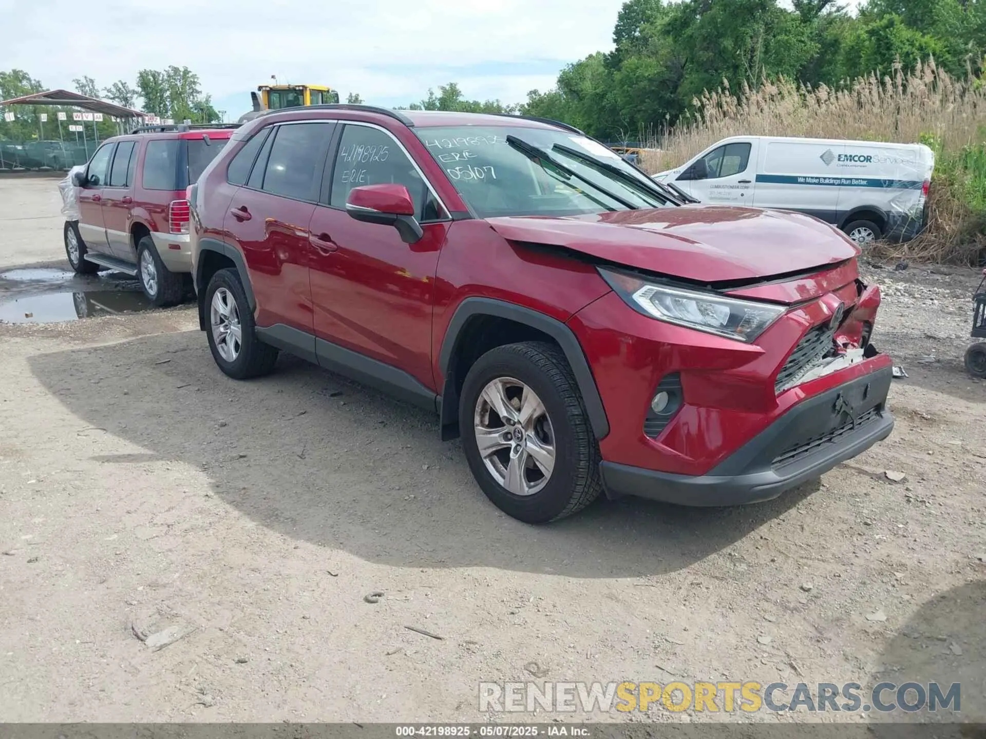 1 Photograph of a damaged car JTMP1RFV2KD021348 TOYOTA RAV4 2019