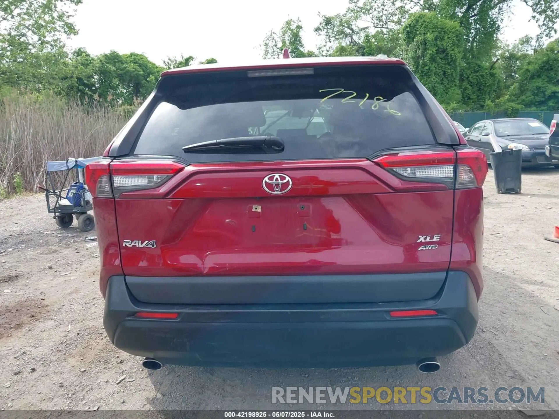 16 Photograph of a damaged car JTMP1RFV2KD021348 TOYOTA RAV4 2019