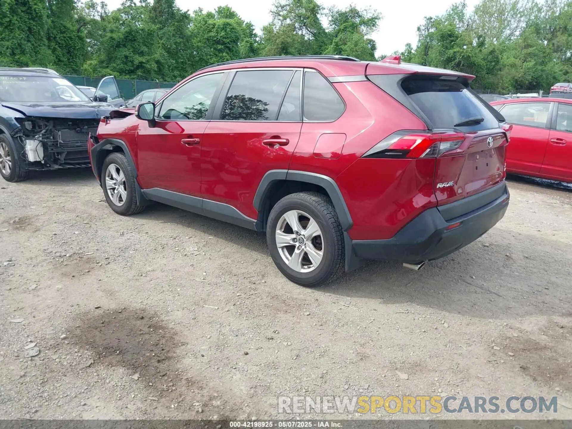 3 Photograph of a damaged car JTMP1RFV2KD021348 TOYOTA RAV4 2019